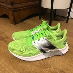 NWOT!!🌻 New Balance Fuelcell 890 V-8 Running shoe.